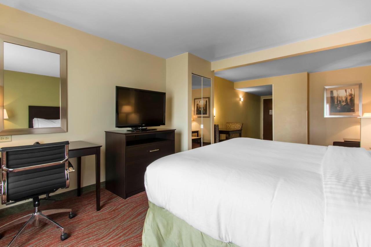 Holiday Inn Express & Suites Cullman Exterior photo